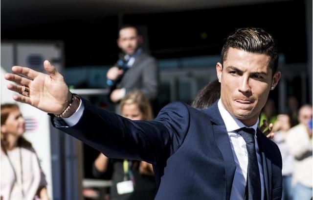 英超劲旅完胜：终结5场不胜，积分追平曼联，距离欧冠区3分（英超劲旅强势反弹：完胜止住五轮不胜，积分追平曼联，距欧冠区仅3分）