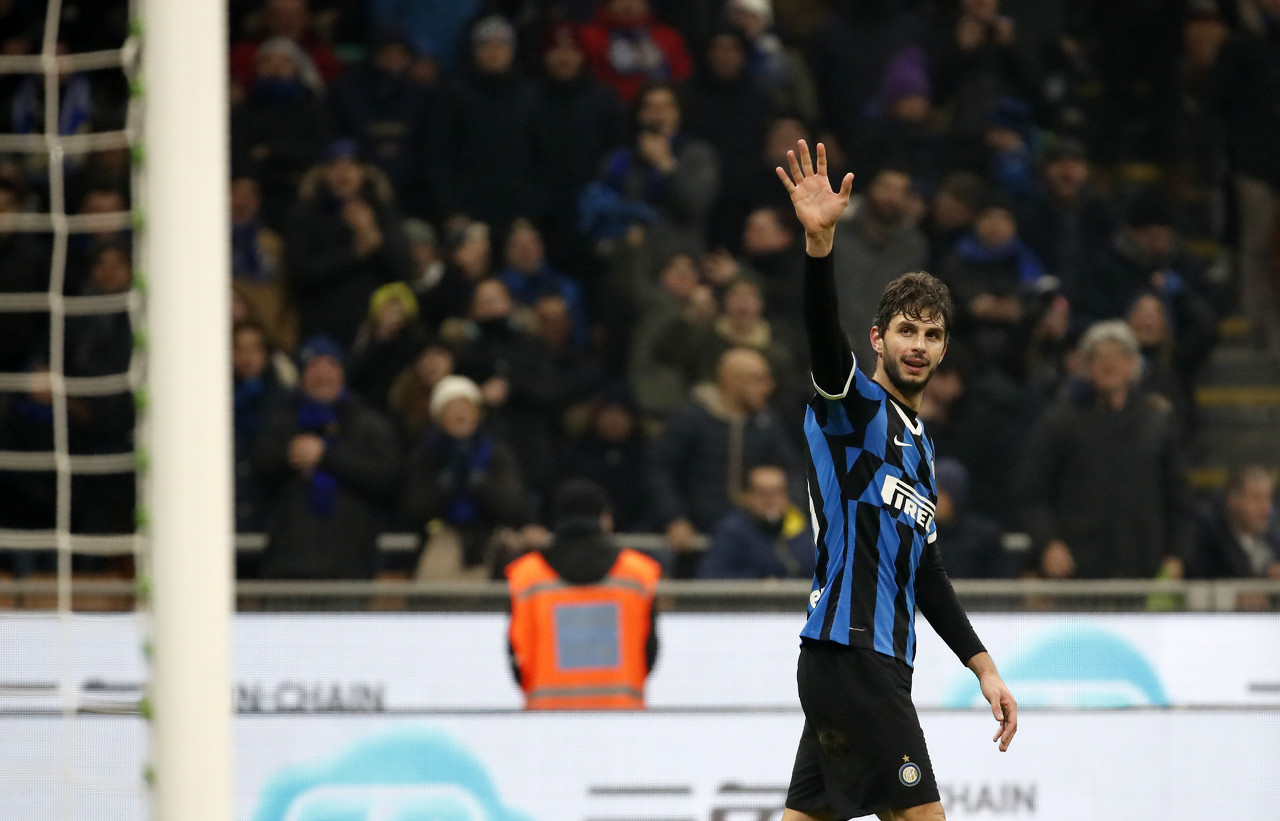 美因茨后卫第9次染红，成为德甲历史被红牌罚下最多的球员（美因茨后卫第9次被罚下，登顶德甲历史红牌榜）