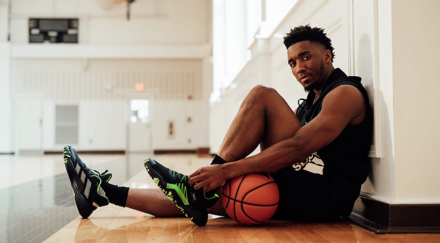 东契奇压哨三分绝杀全场（东契奇压哨三分绝杀制胜）