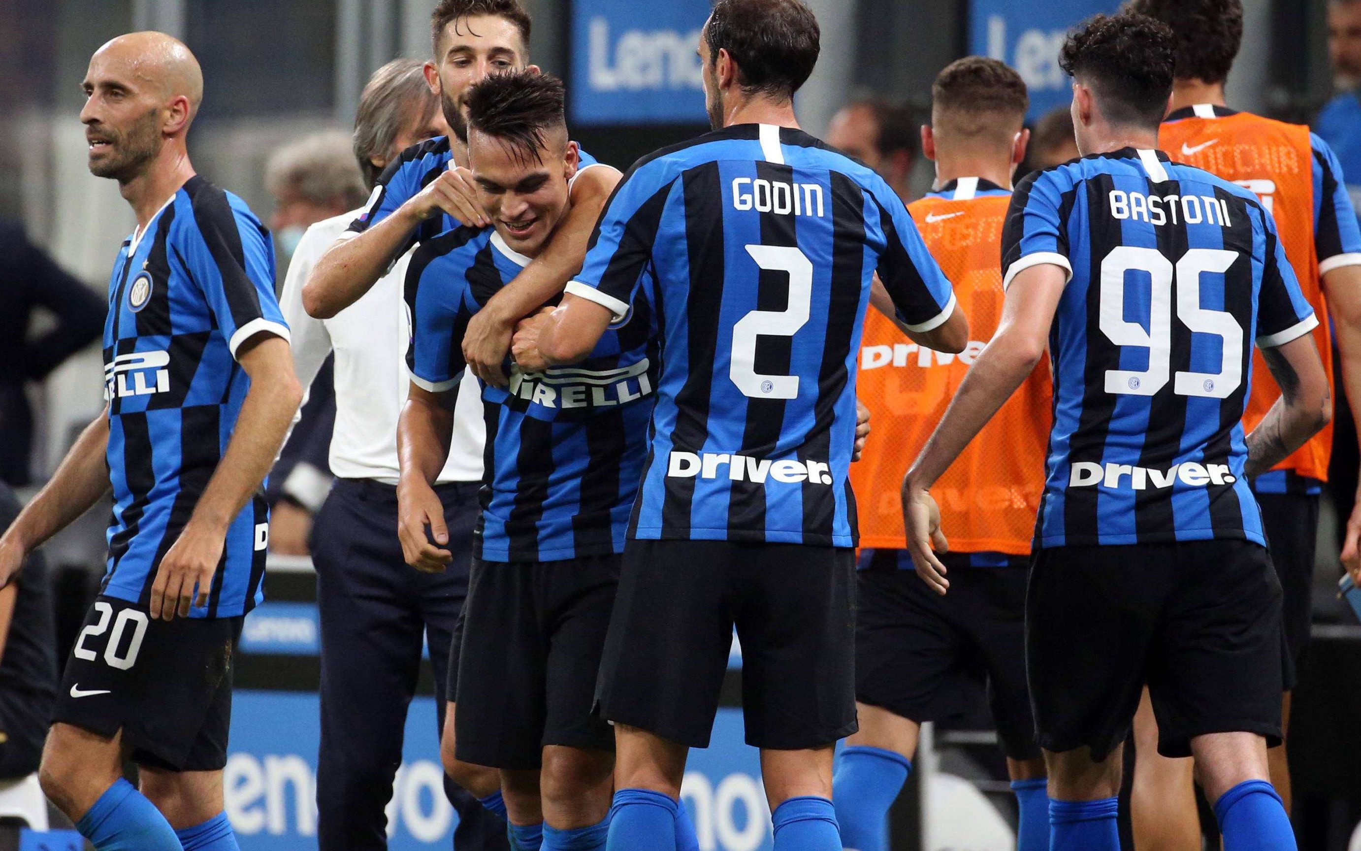 西甲裁判罚下昔日名哨，后者曾执法当年的米兰利物浦欧冠决赛（西甲主裁罚下昔日名哨，后者曾吹罚米兰对利物浦的欧冠决赛）