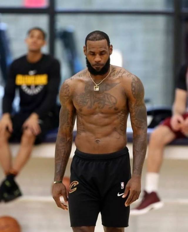 太阳报：伊萨克持续收到死亡威胁，豪掷3万镑购买护卫犬（太阳报：伊萨克屡遭死亡威胁，斥资3万英镑购入护卫犬）