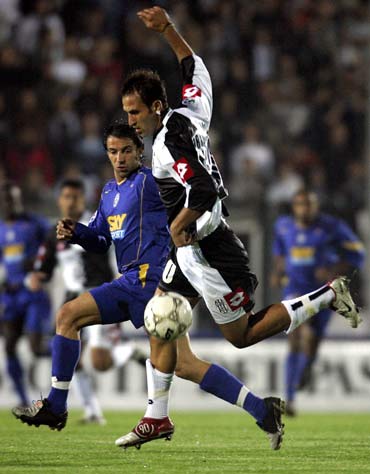 利物浦欧冠大名单：萨拉赫缺阵！范戴克领衔，维尔茨在列（利物浦欧冠名单出炉：萨拉赫无缘，范戴克挂帅，维尔茨入选）