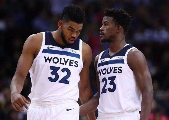 打疯了！布朗首节12中8狂轰19分，得分超全队一半（布朗首节12投8中轰下19分，一人包办球队过半得分）