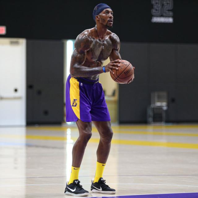 梁靖崑三战松岛辉空，中日乒坛新星对决折射国乒隐忧（梁靖崑三度对阵松岛辉空：中日新星之争凸显国乒隐忧）