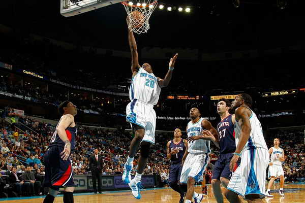 国脚连续进球引领全队节奏（国脚连场建功掌控全队节奏）