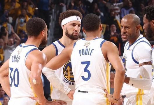 中国球员留洋要分几步走？看看日本足球的“参考答案”（中国球员留洋如何分步推进？日本足球的经验可供借鉴）