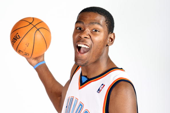 拜仁已连续19场联赛进球2+，有望追平自己保持的德甲纪录（拜仁联赛已连19场至少进两球，有望追平自身保持的德甲纪录）